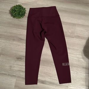 FLEO El Toro Leggings size small 21” inseam